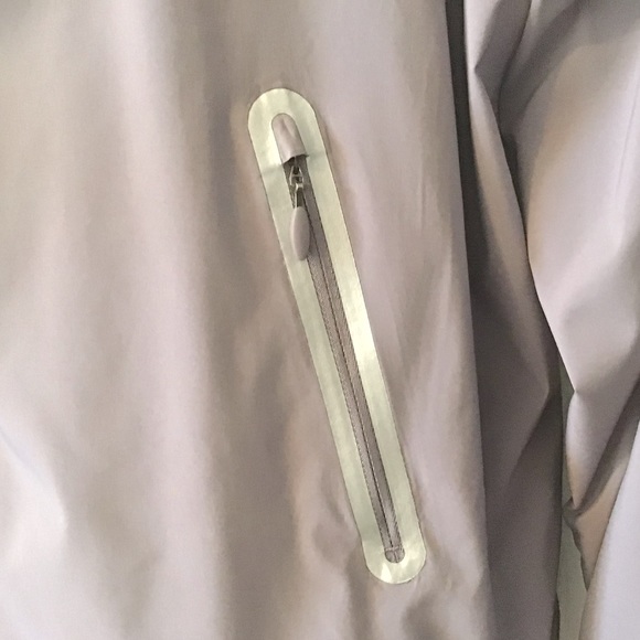 Under Armour lightweight jacket. -4 - Picture 4 of 6